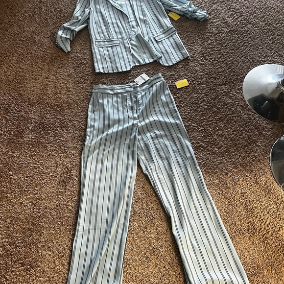 💙🦋Brand new suit🦋💙 - Picture 2 of 7